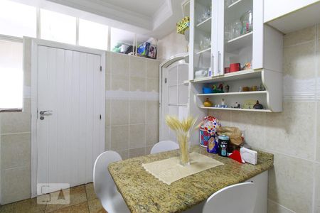 Cozinha de casa à venda com 3 quartos, 177m² em Vila Antonina, São Paulo