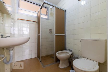Banheiro de kitnet/studio para alugar com 1 quarto, 30m² em Botafogo, Campinas