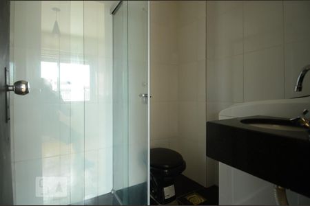 Banheiro de kitnet/studio à venda com 1 quarto, 45m² em Azenha, Porto Alegre