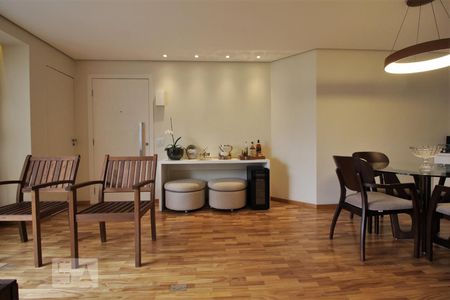 Sala de apartamento para alugar com 2 quartos, 115m² em Real Parque, São Paulo