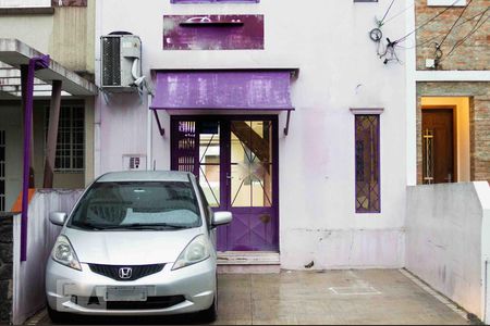 Casa à venda com 160m², 2 quartos e 3 vagas Casa à venda com 160m², 2 quartos e 3 vagasFachada