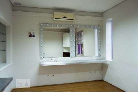 Casa à venda com 160m², 2 quartos e 3 vagas Casa à venda com 160m², 2 quartos e 3 vagasSalão 3