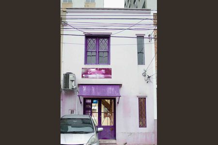 Casa à venda com 160m², 2 quartos e 3 vagas Casa à venda com 160m², 2 quartos e 3 vagasFachada