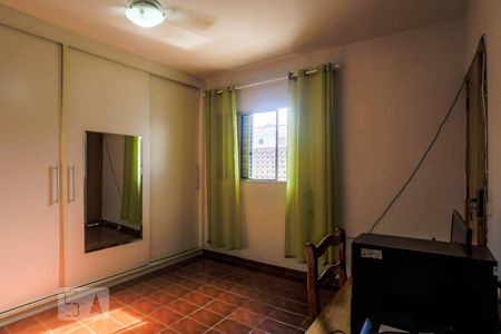 Quarto 1 de casa para alugar com 2 quartos, 90m² em Vila Brasilina, São Paulo