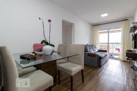 Sala de apartamento para alugar com 3 quartos, 80m² em Empresarial 18 do Forte, Barueri