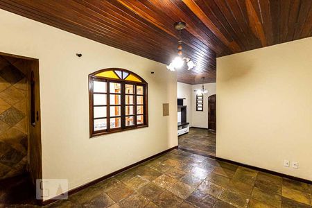 Sala de casa à venda com 4 quartos, 150m² em São Lourenço, Niterói