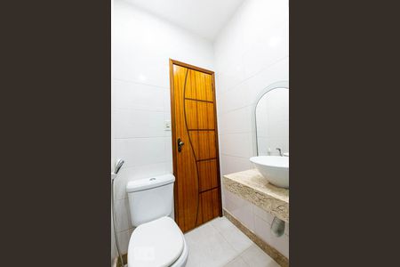 Banheiro Social de casa à venda com 4 quartos, 150m² em São Lourenço, Niterói