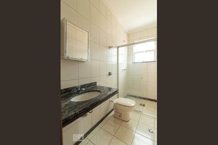 Banheiro de apartamento para alugar com 3 quartos, 90m² em Serrano, Belo Horizonte