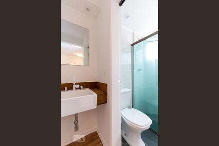 Banheiro de kitnet/studio para alugar com 1 quarto, 30m² em Vila Suzana, São Paulo