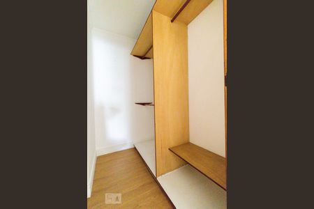 Closet na suíte 1 de apartamento para alugar com 4 quartos, 210m² em Paraíso, São Paulo