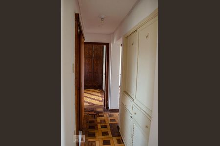 Corredor  de apartamento para alugar com 3 quartos, 120m² em Rio Branco, Porto Alegre