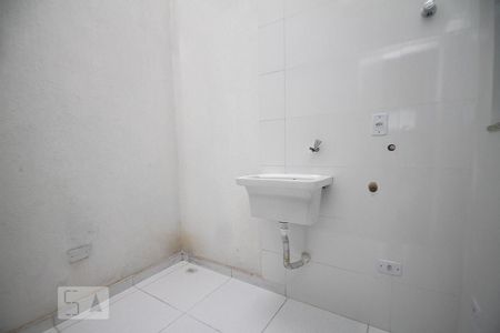 Área d eServiço de casa de condomínio para alugar com 2 quartos, 63m² em Penha de França, São Paulo