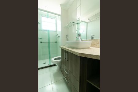 Banheiro da Suíte de apartamento para alugar com 3 quartos, 87m² em Portão, Curitiba