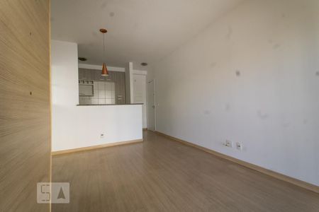 Sala de apartamento para alugar com 3 quartos, 78m² em Jardim Tupanci, Barueri