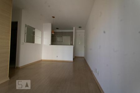 Sala de apartamento para alugar com 3 quartos, 78m² em Jardim Tupanci, Barueri