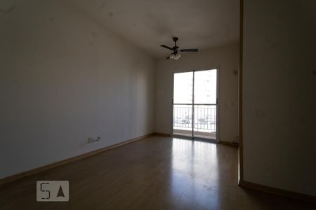 Sala de apartamento para alugar com 3 quartos, 78m² em Jardim Tupanci, Barueri