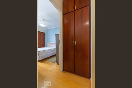 Hall da suíte de apartamento para alugar com 1 quarto, 53m² em Centro, Campinas