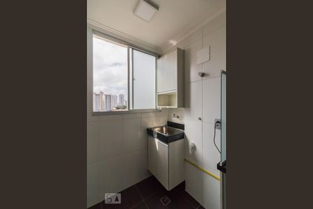 Área de serviço de apartamento para alugar com 2 quartos, 49m² em Gopoúva, Guarulhos