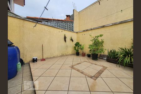 Casa à venda com 180m², 3 quartos e 5 vagas Casa à venda com 180m², 3 quartos e 5 vagasQuintal