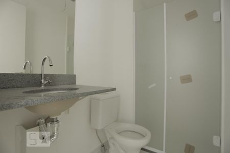 Banheiro de kitnet/studio para alugar com 1 quarto, 33m² em Liberdade, São Paulo