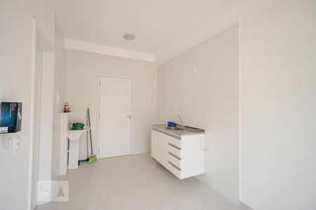 Sala e cozinha de kitnet/studio para alugar com 1 quarto, 28m² em Vila Alpina, São Paulo