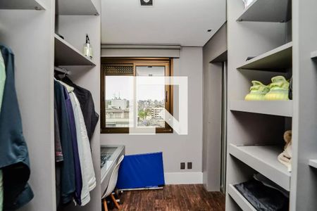 Suíte - Closet de apartamento para alugar com 2 quartos, 100m² em Passo da Areia, Porto Alegre