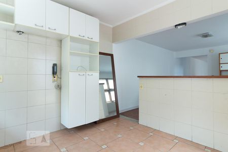 Casa à venda com 3 quartos, 179m² em Vila Cordeiro, São Paulo