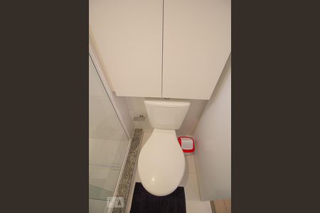 Banheiro de kitnet/studio para alugar com 1 quarto, 18m² em Prado Velho, Curitiba