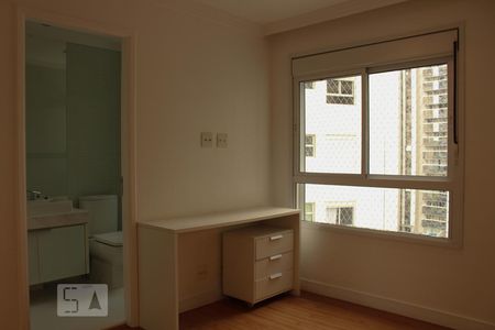 Apartamento para alugar com 3 quartos, 196m² em Empresarial 18 do Forte, Barueri