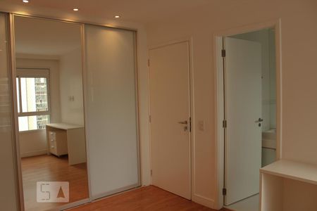 Apartamento para alugar com 3 quartos, 196m² em Empresarial 18 do Forte, Barueri