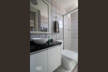 Banheiro de apartamento para alugar com 2 quartos, 57m² em Jardim Íris, São Paulo