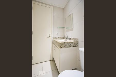 Banheiro social de apartamento para alugar com 3 quartos, 82m² em Vila Prudente, São Paulo