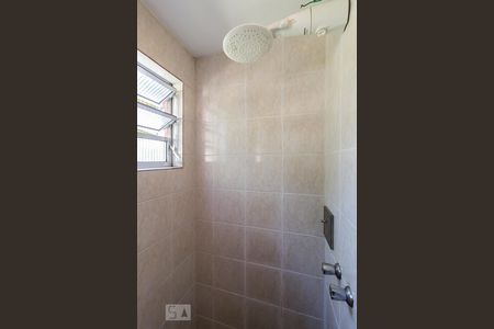 Banheiro de kitnet/studio para alugar com 1 quarto, 25m² em Vila Ipojuca, São Paulo