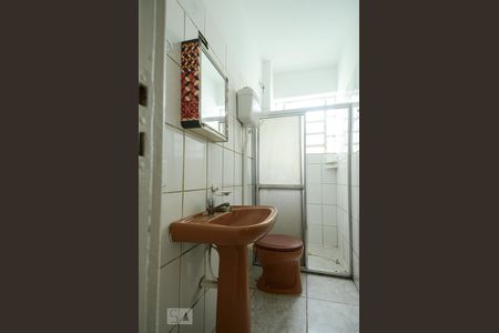 Banheiro de kitnet/studio para alugar com 1 quarto, 25m² em Centro Histórico, Porto Alegre