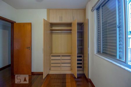 Quarto de apartamento à venda com 4 quartos, 121m² em Coração Eucarístico, Belo Horizonte