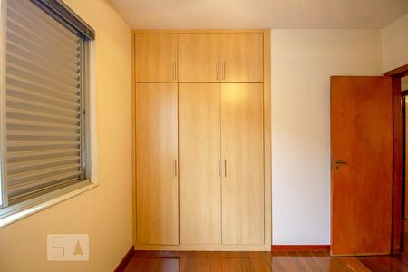 Quarto de apartamento à venda com 4 quartos, 121m² em Coração Eucarístico, Belo Horizonte