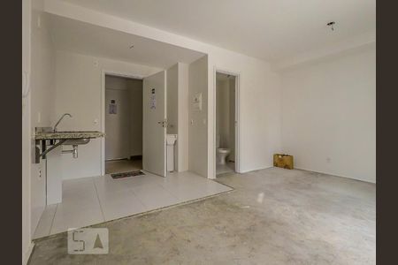 Sala / Quarto de kitnet/studio para alugar com 1 quarto, 28m² em Liberdade, São Paulo