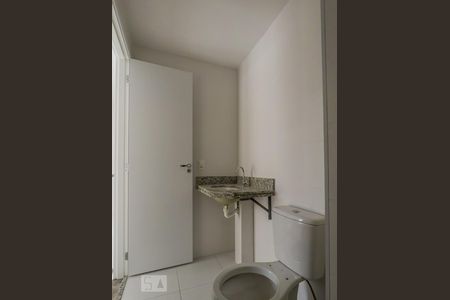 Banheiro de kitnet/studio para alugar com 1 quarto, 28m² em Liberdade, São Paulo