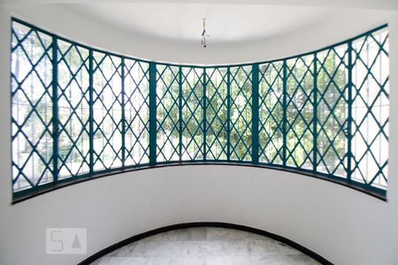 Casa para alugar com 6 quartos, 330m² em Pacaembu, São Paulo