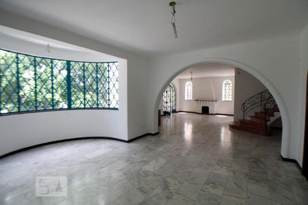 Casa para alugar com 6 quartos, 330m² em Pacaembu, São Paulo