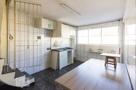 Cozinha de casa para alugar com 2 quartos, 50m² em Vila Prado, São Paulo