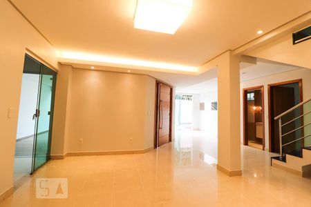 Sala de casa para alugar com 3 quartos, 300m² em Setor Bela Vista, Goiânia