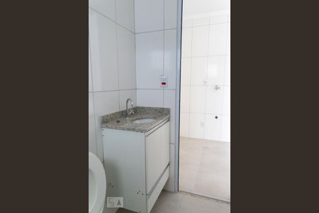 Banheiro de kitnet/studio para alugar com 1 quarto, 25m² em Vila Anastácio, São Paulo