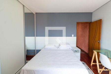 Quarto Suíte 1 de casa para alugar com 4 quartos, 250m² em Jardim Fernandes, São Paulo