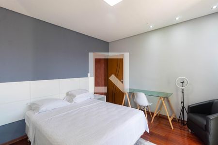 Quarto Suíte 1 de casa para alugar com 4 quartos, 250m² em Jardim Fernandes, São Paulo