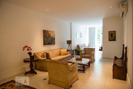 Sala de Estar de apartamento à venda com 3 quartos, 150m² em Copacabana, Rio de Janeiro