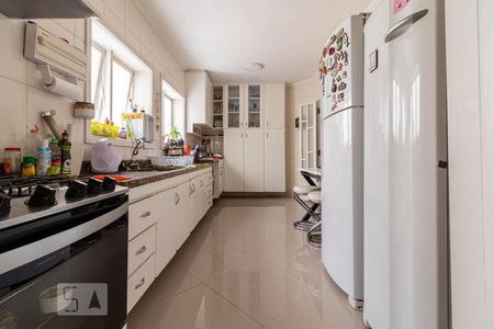 Casa à venda com 450m², 4 quartos e 3 vagas Casa à venda com 450m², 4 quartos e 3 vagasCozinha