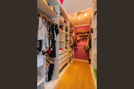 Casa à venda com 450m², 4 quartos e 3 vagas Casa à venda com 450m², 4 quartos e 3 vagasSuíte 2