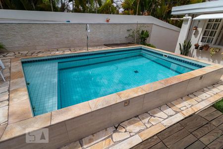 Casa à venda com 450m², 4 quartos e 3 vagas Casa à venda com 450m², 4 quartos e 3 vagasQuintal