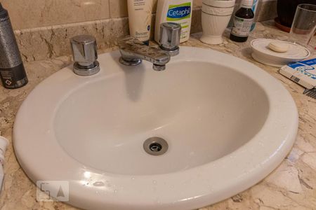 Casa à venda com 450m², 4 quartos e 3 vagas Casa à venda com 450m², 4 quartos e 3 vagasBanheiro da Suíte 3